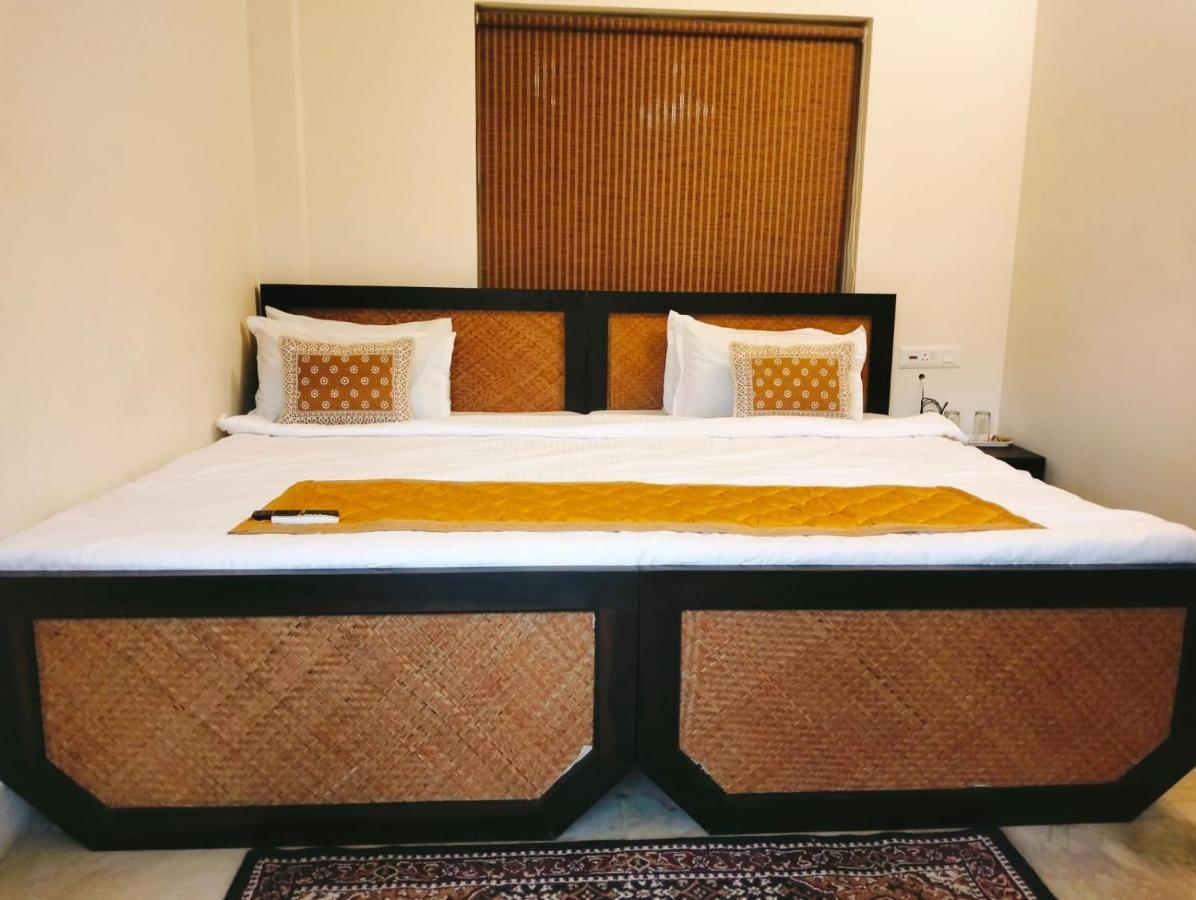 Hotel Kolam Shanti Niketan Exterior photo