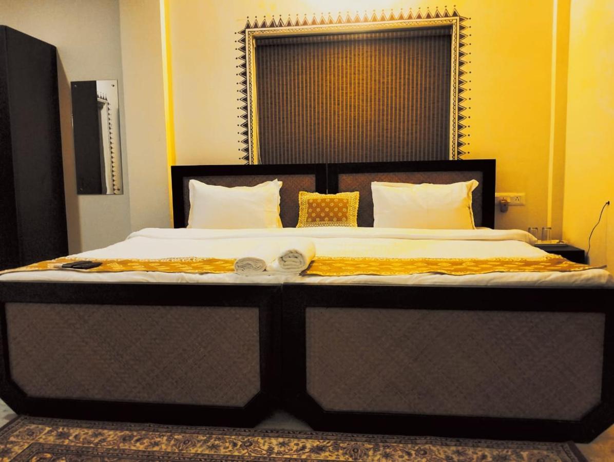 Hotel Kolam Shanti Niketan Exterior photo