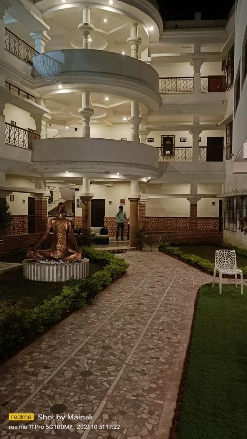 Hotel Kolam Shanti Niketan Exterior photo