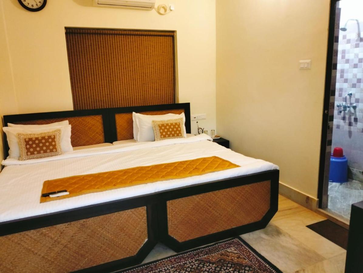 Hotel Kolam Shanti Niketan Exterior photo