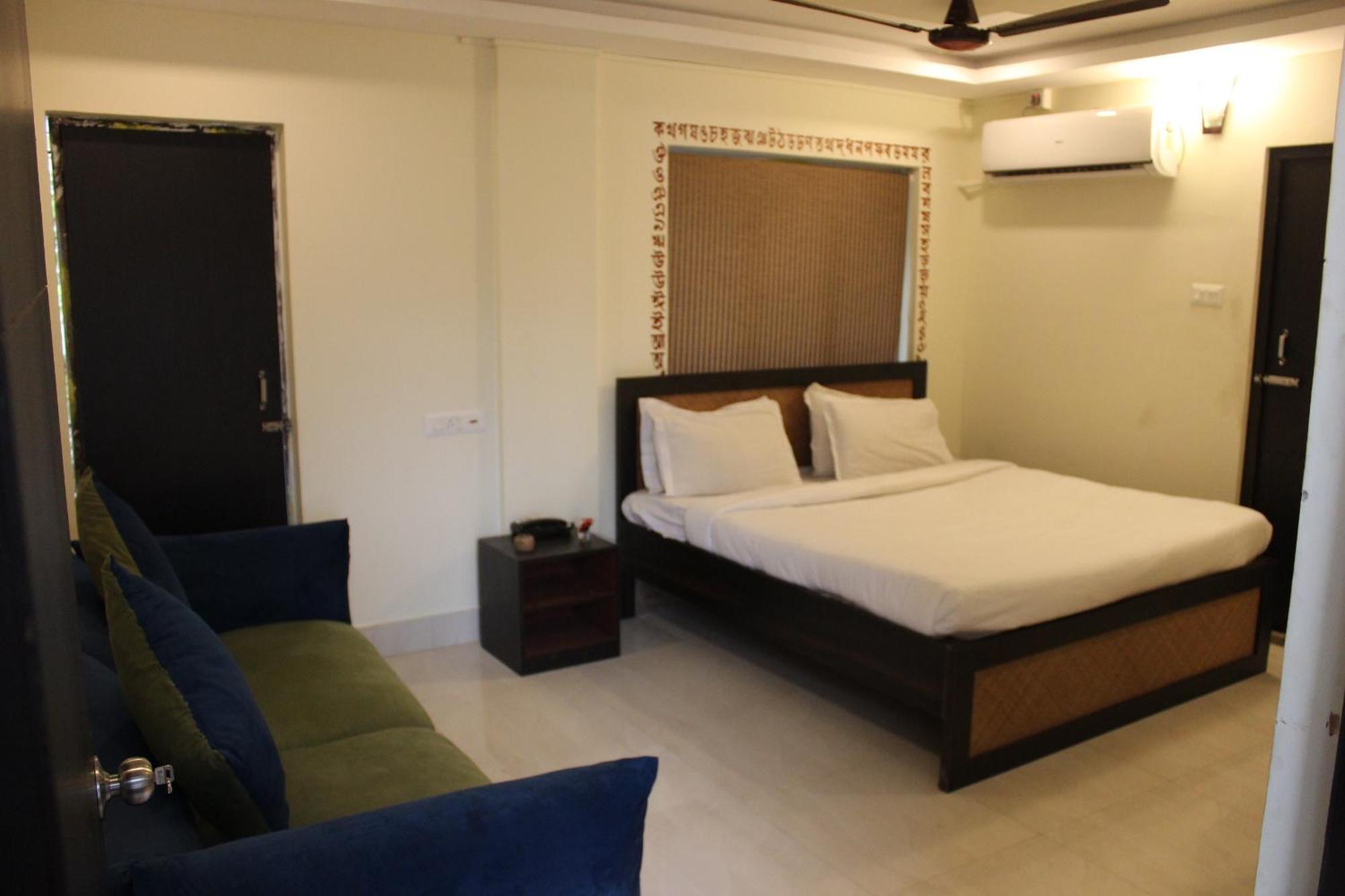 Hotel Kolam Shanti Niketan Exterior photo