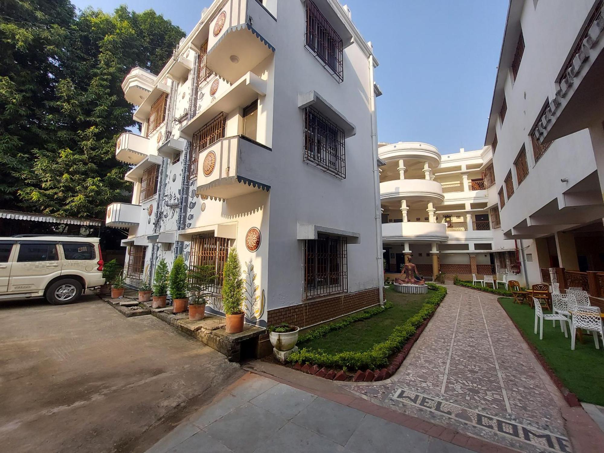 Hotel Kolam Shanti Niketan Exterior photo